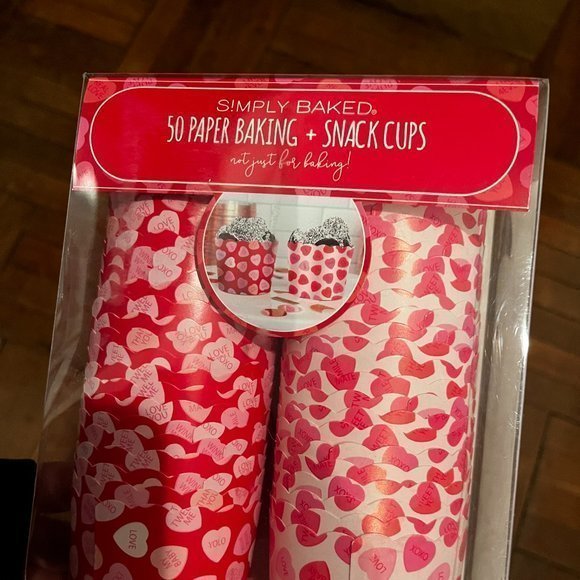 Cupcakes or Baking Cups for Small Cakes (100/Heart-Themed)(new) (party supplies) - Picture 6 of 14